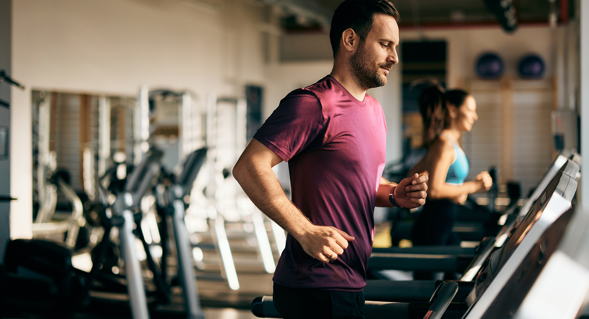 Side,Profile,Of,A,Male,And,Female,Running,On,A